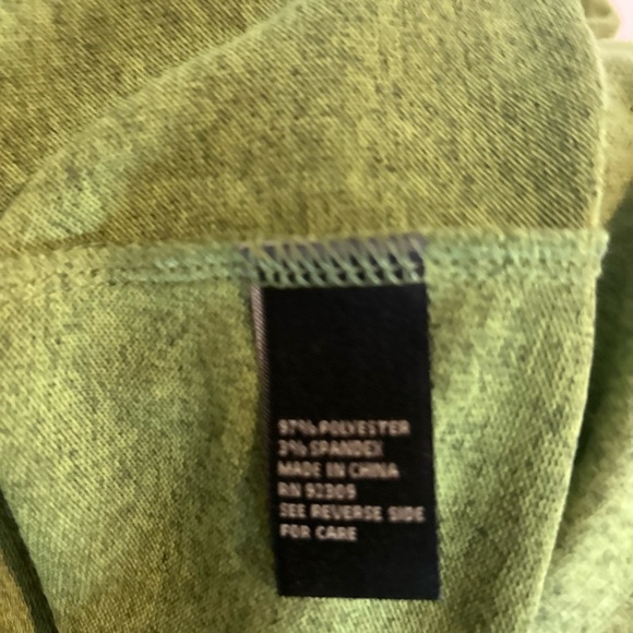 DG2 Women’s Olive Green High Neck Sweater

Size 1X - Picture 8 of 8